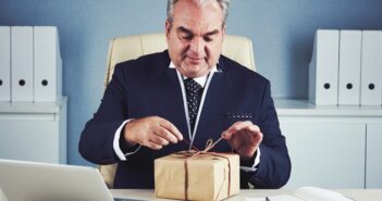 Steuerfreie Sachbezüge 2020: Dem Mitarbeiter ganz legal Danke sagen! ( Foto: Shutterstock- Dragon Images )