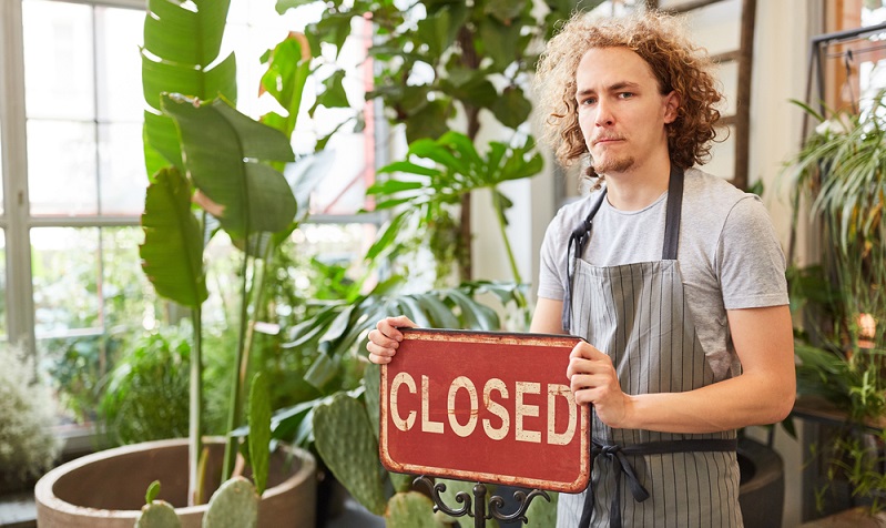 Schnell waren die Politiker mit Ladenschließungen dabei, sie galten und gelten immer noch als das Mittel der Wahl, um die Menschen an einem gegenseitigen Kontakt zu hindern. (Foto: Shutterstock- Robert Kneschke  )