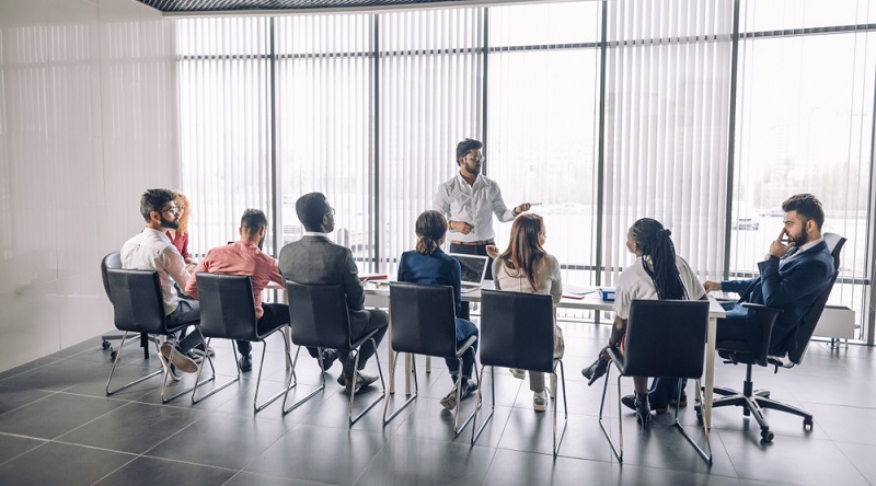 Durch den Bildungsgutschein werden unterschiedliche Kosten zur Weiterbildung übernommen. ( Foto: Shutterstock-UfaBizPhoto)