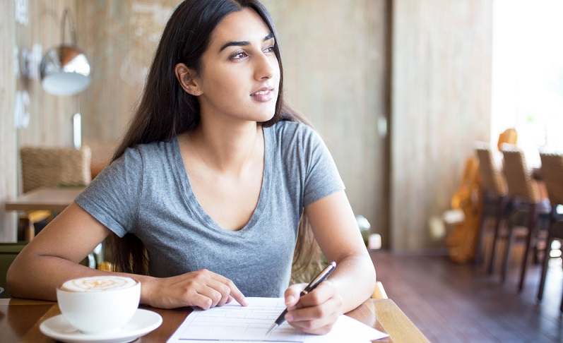 Bildungsgutscheine können schon Studenten beantragen allerdings gibt es unterschiedliche. (Foto: Shutterstock- Mangostar ) 