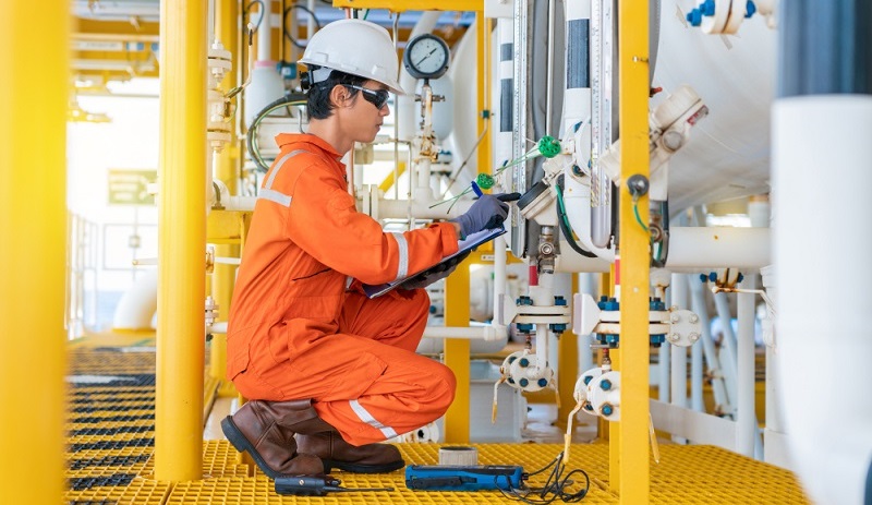 Verlässliche Messungen als Grundlage für hohe Qualitätsstandards und strengste Produktionsrichtlinien. (Foto: Shutterstock-Oil and Gas Photographer )