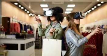 Teamviewer & Google bringen Augmented Reality in Order Picking und Trend Shopping ( Foto: Shutterstock-Artie Medvedev )