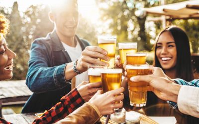 Auf der Suche nach einem alkoholfreien Getränk? Dann ist es wichtig zu wissen, dass die gesetzlich festgelegte Grenze bei 0,5 Volumenprozent liegt. (Foto: AdobeStock - Davide Angelini 570233392)