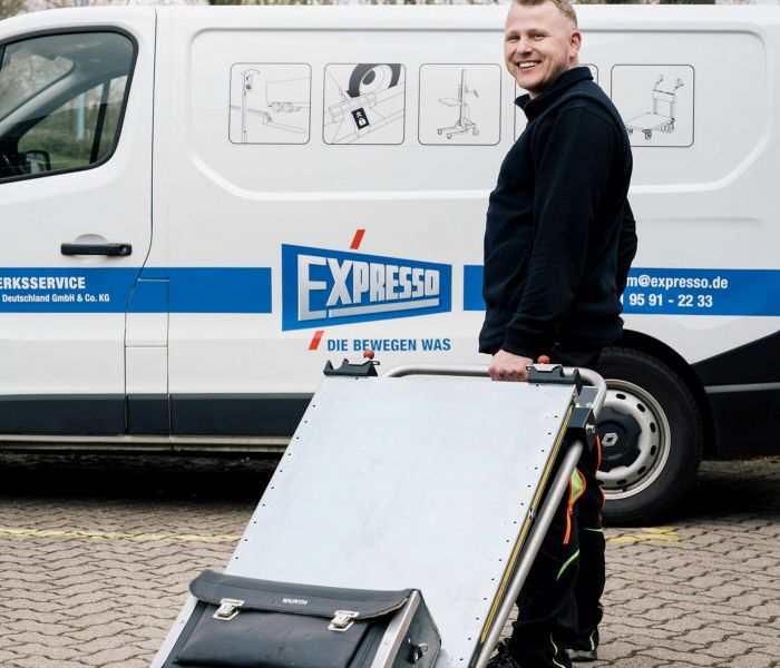 Der MobiBench von EXPRESSO: Eine Arbeitsstation, viele Möglichkeiten. Mit dem faltbaren Hebe-Senk-System und der praktischen Sackkarrenfunktion wird jeder Arbeitstag zum Kinderspiel. (Foto: EXPRESSO)