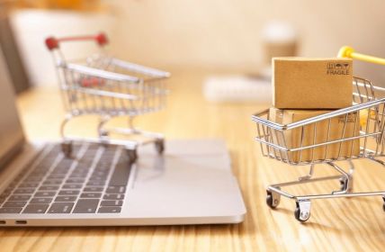 Deutsche Verbraucher küren die besten Online-Shops (Foto: AdobeStock_294333093-chaiwat)