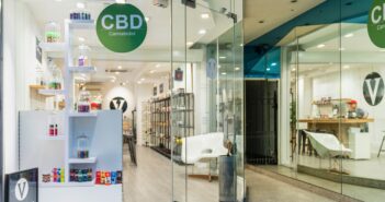 CBD Shops: Worauf soll man beim Kauf achten (Foto: AdobeStock - whyframeshot 363782201)