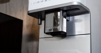 Miele Stand-Kaffeevollautomaten: Qualität und Innovation für (Foto: AdobeStock - art_rich 352974828)