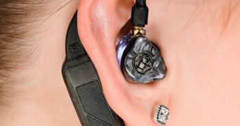 iFi GO Pod Air macht kabelgebundene In-Ears unterwegs (Foto: iFi audio)