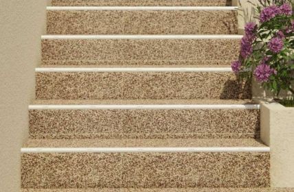 DIY-Steinteppich für Terrasse: DRAINfloor Klick-System ohne Trocknungszeiten in (Foto: RENOfloor(R) GmbH)