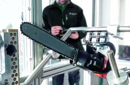 Elektrogeräte sicher verwenden: Anleitung befolgen, Reparaturen Fachbetrieb, Akkupflege (Foto: DEKRA e.V.)