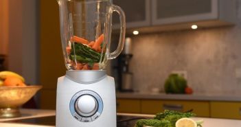 600 Watt Standmixer mit 20.000 U/min für feinste Texturen (Foto: TÜV SÜD AG)