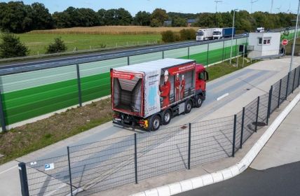 PFREUNDT eichfähige Achslastwaage kontrolliert automatisiert präzise Achsgruppenlasten während (Foto: PFREUNDT GmbH)
