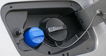 Bei Ersatzfahrzeugerwerb gilt Rechtsschutz auch ohne amtliche Zulassung (Foto: AdobeStock - bluedesign - 419850532)