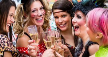 Fasching 2026: Warum der Einzelhandel mit einer starken Saison rechnet (Foto: AdobeStock - Kzenon - 189049595)