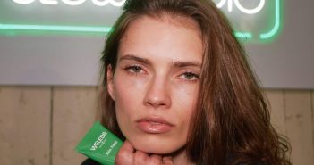 WELEDA Skin Food kreiert backstage bei Stella McCartney Glow (Foto: Weleda AG)