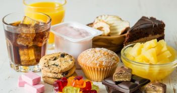 Fast 4000 Mediziner fordern jetzt Zuckersteuer gegen ernährungsbedingte (Foto: AdobeStock -  anaumenko - 109196840)