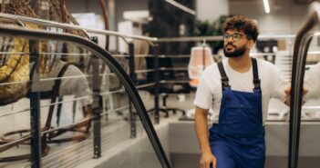 Gebäudemanagement im Einzelhandel: Wie Filialen, Märkte und Ladenflächen digital gesteuert werden (Foto: AdobeStock - Roman - 1809269479)
