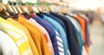 Einfluss auf die Kundenzufriedenheit durch passende Konfektionsgrößen und Lagerbestände (Foto: AdobeStock - Iryna Mylinska - 508007380)